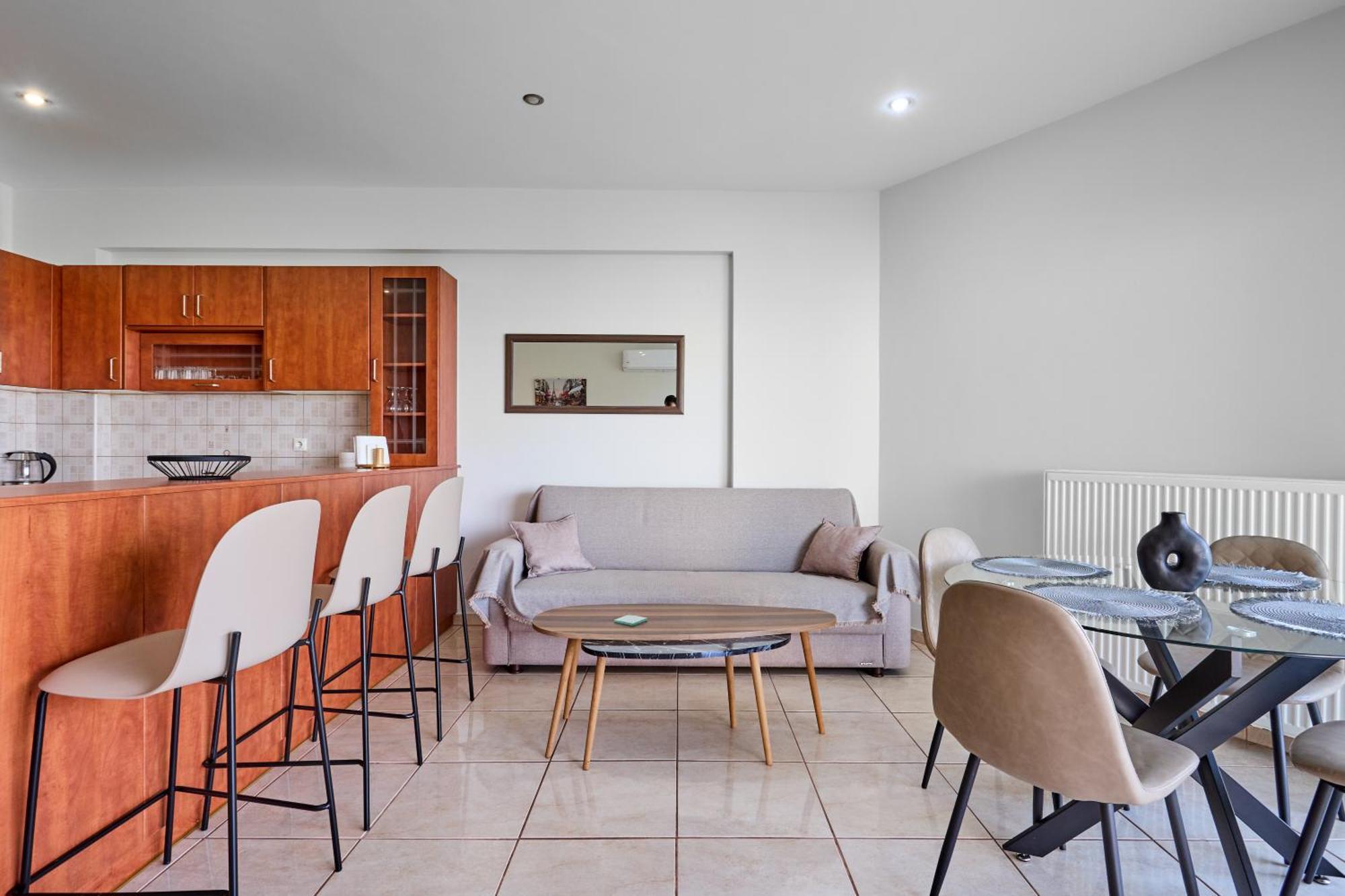 Chios Town Apartment - Heart Of Chios Town With 2 Minute Walk To The Beach Exterior photo